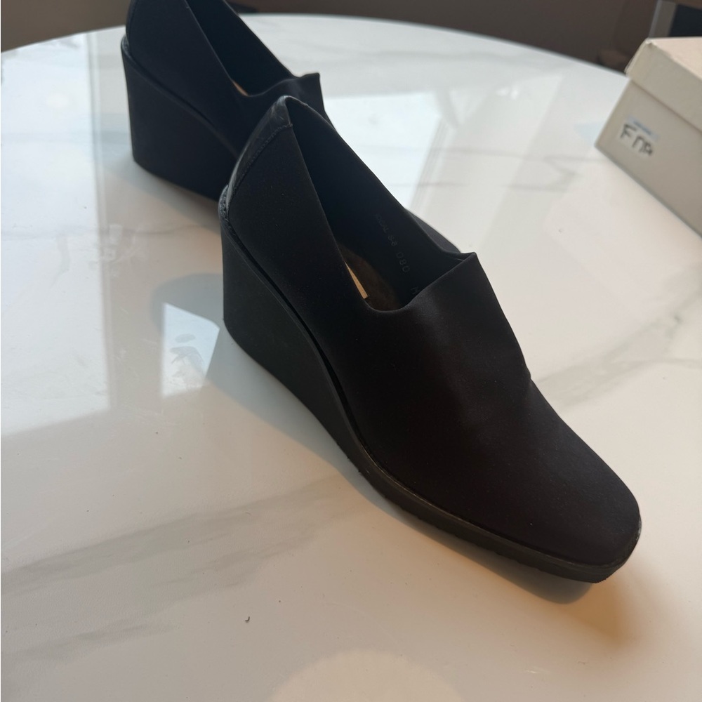 Donald J. Pliner Classic Black Loafers - Picture 5 of 6